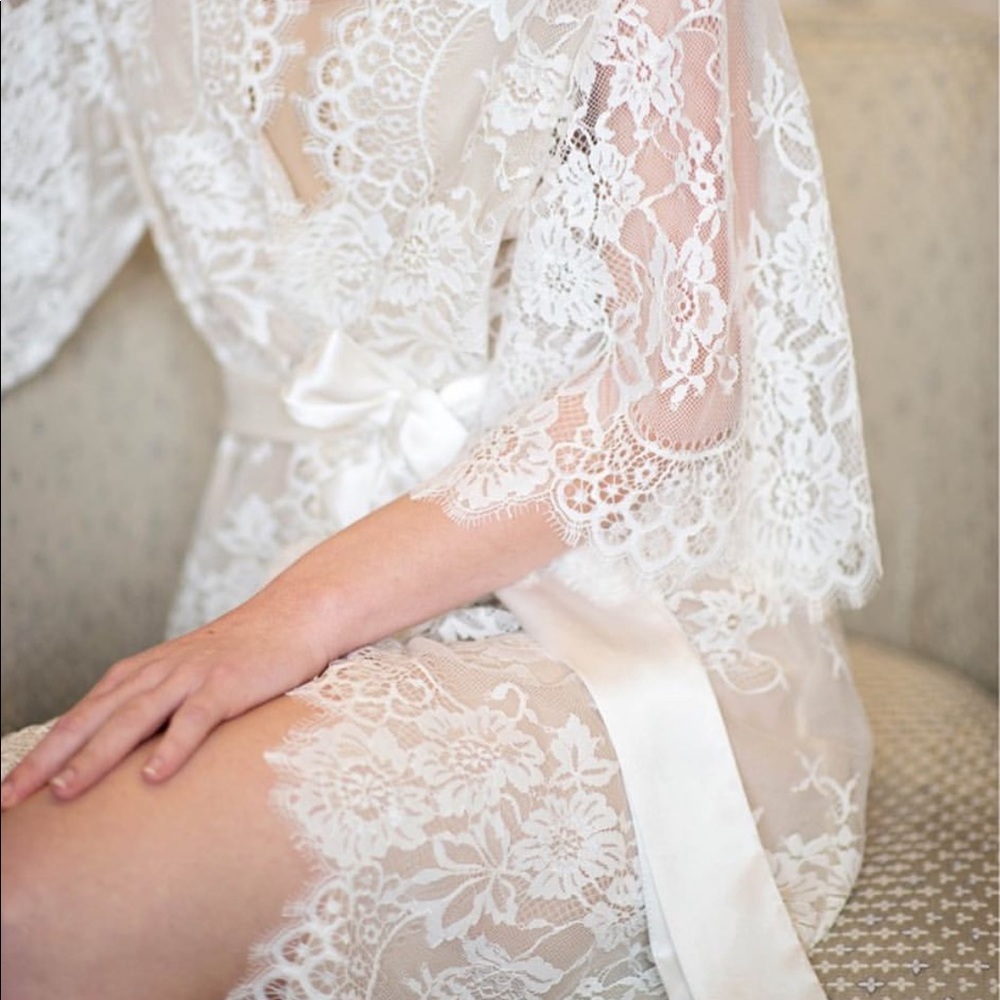 Swan Queen ivory chantilly lace silk-lined robe